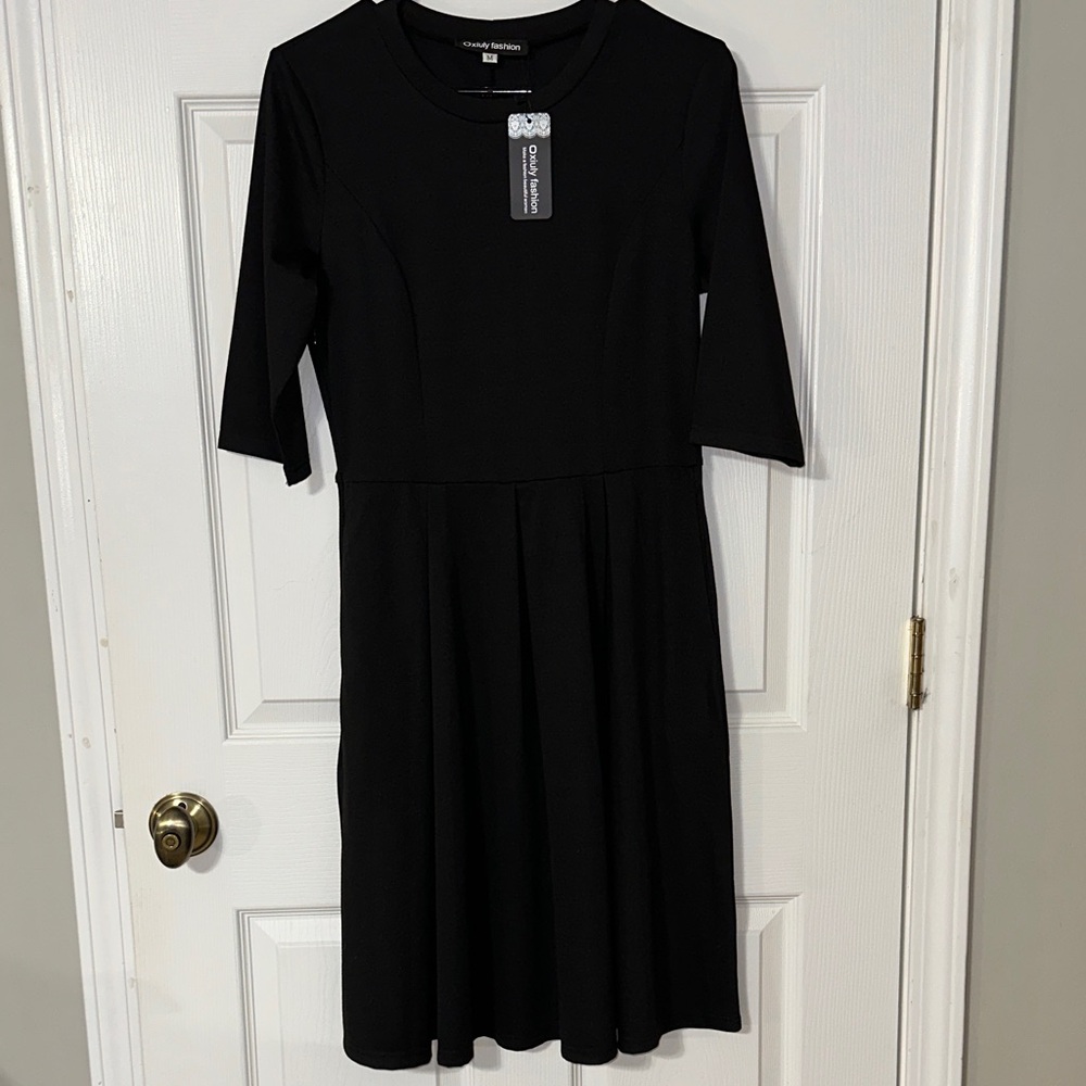 Women’s medium Black 3/4 Sleeve Swing Dress w/POCKETS BNWT